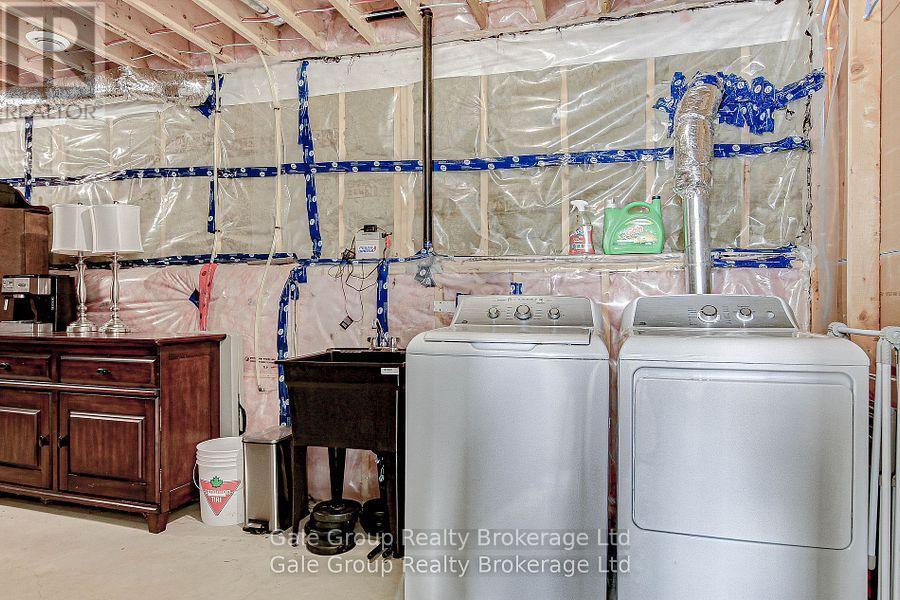 95 Henry Street, Strathroy-Caradoc (Se), ON - Indoor Photo Showing Laundry Room