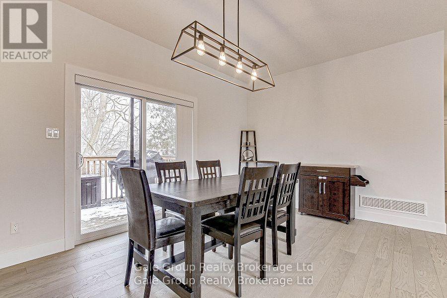 95 Henry Street, Strathroy-Caradoc (Se), ON - Indoor Photo Showing Dining Room