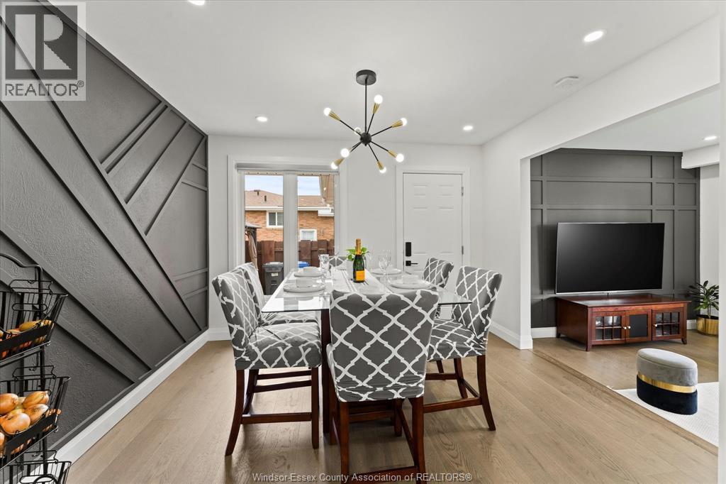 9248 Esplanade Drive, Windsor, ON - Indoor Photo Showing Dining Room