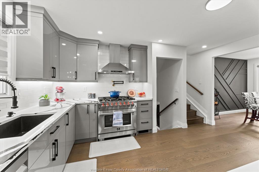 9248 Esplanade Drive, Windsor, ON - Indoor Photo Showing Kitchen With Upgraded Kitchen