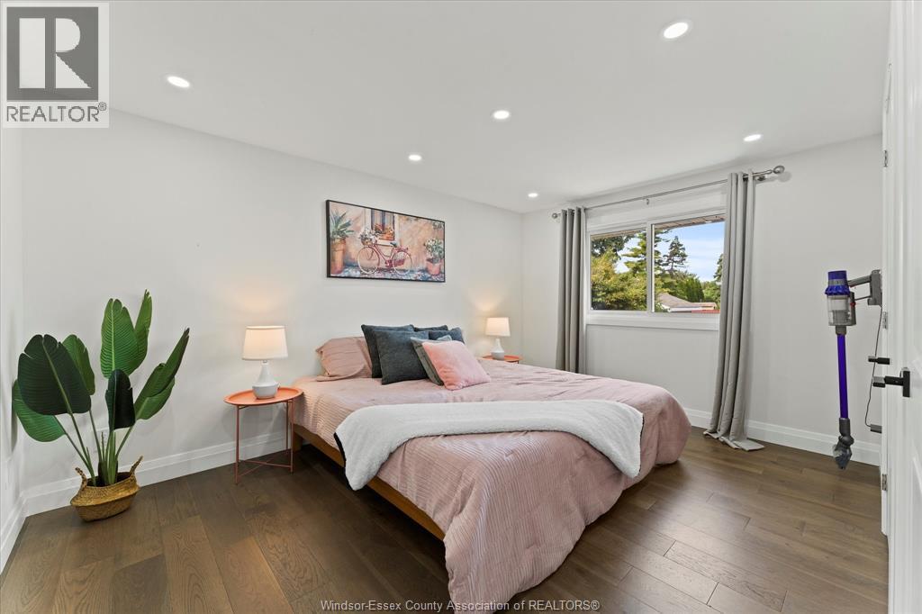 9248 Esplanade Drive, Windsor, ON - Indoor Photo Showing Bedroom
