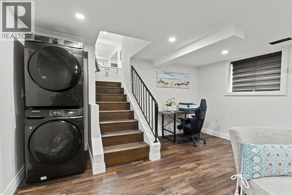 9248 Esplanade Drive, Windsor, ON - Indoor Photo Showing Laundry Room