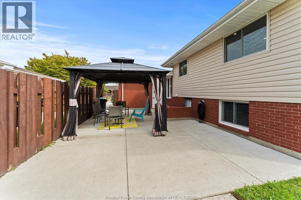 9248 Esplanade Drive, Windsor, ON - Outdoor With Exterior