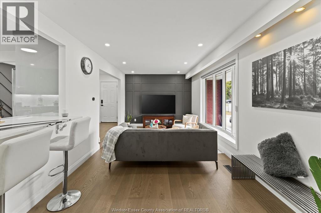 9248 Esplanade Drive, Windsor, ON - Indoor