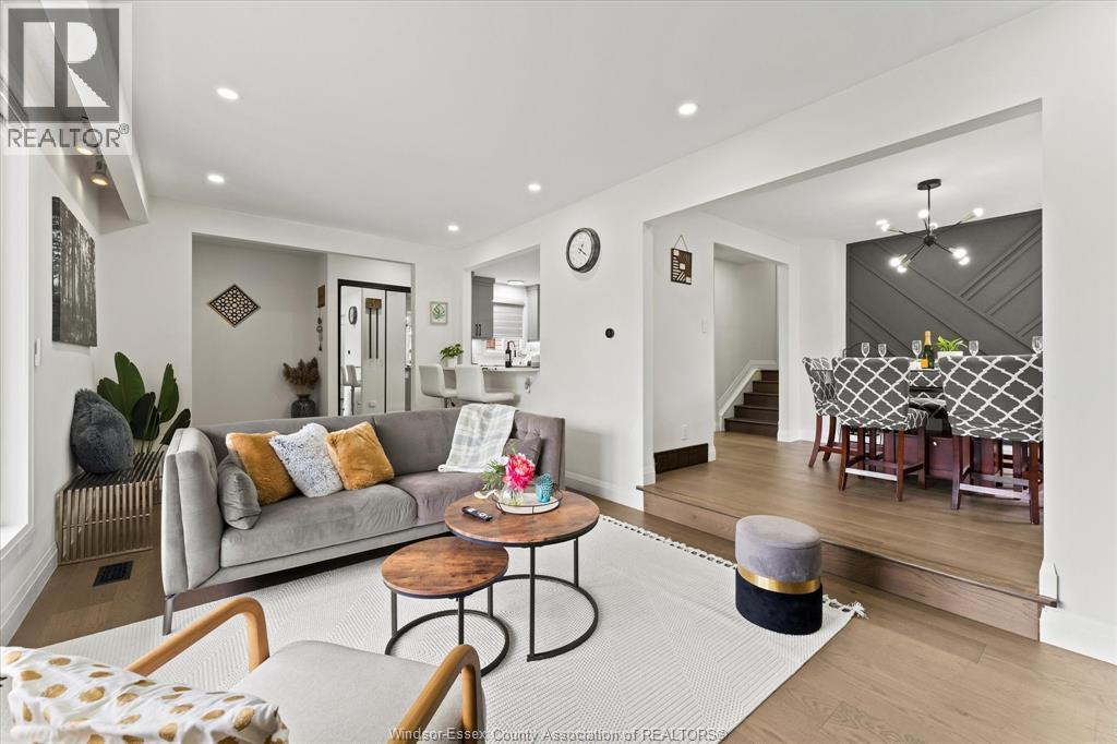 9248 Esplanade Drive, Windsor, ON - Indoor Photo Showing Living Room