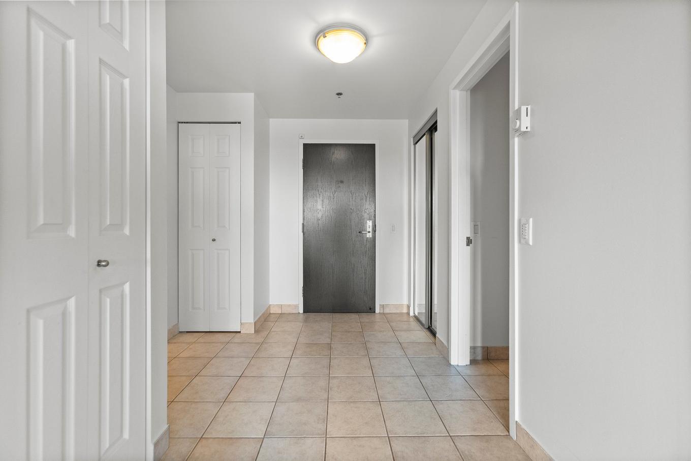 Hall d'entrée/Vestibule - 717-18 Ch. Du Bord-Du-Lac-Lakeshore, Pointe-Claire, QC - Indoor Photo Showing Other Room