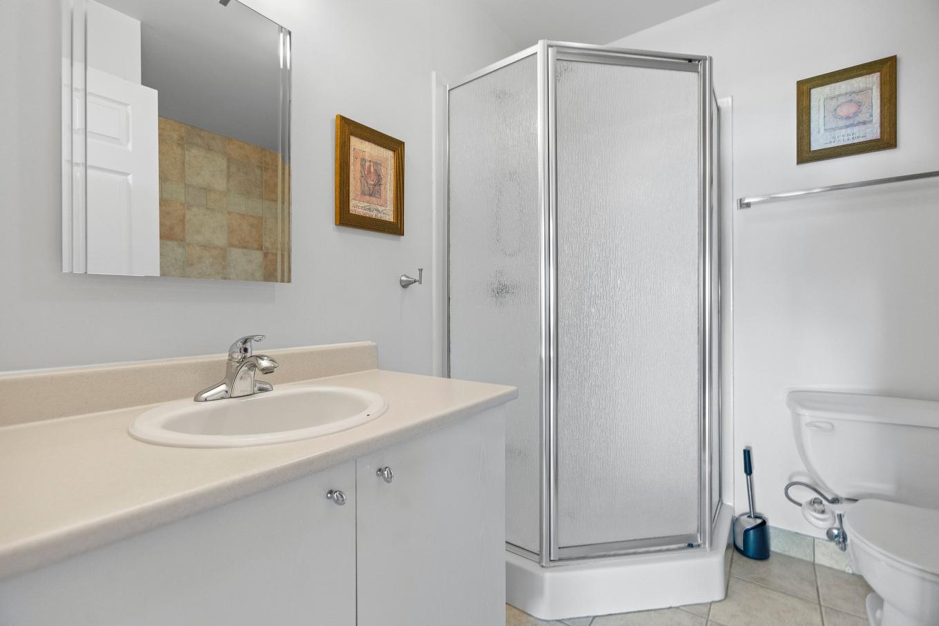 Salle de bains attenante à la CCP - 717-18 Ch. Du Bord-Du-Lac-Lakeshore, Pointe-Claire, QC - Indoor Photo Showing Bathroom