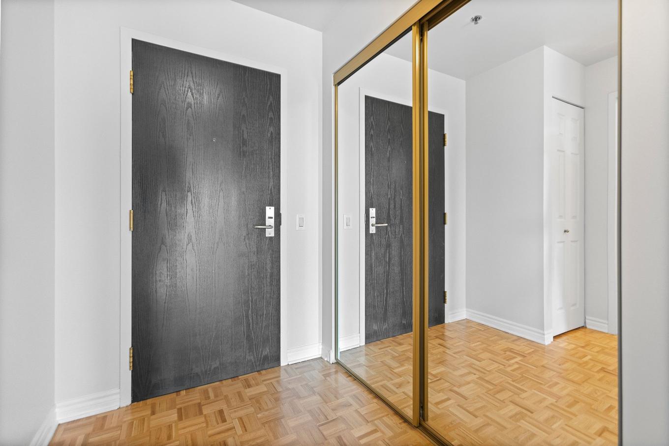 Hall d'entrée/Vestibule - 717-18 Ch. Du Bord-Du-Lac-Lakeshore, Pointe-Claire, QC - Indoor Photo Showing Other Room