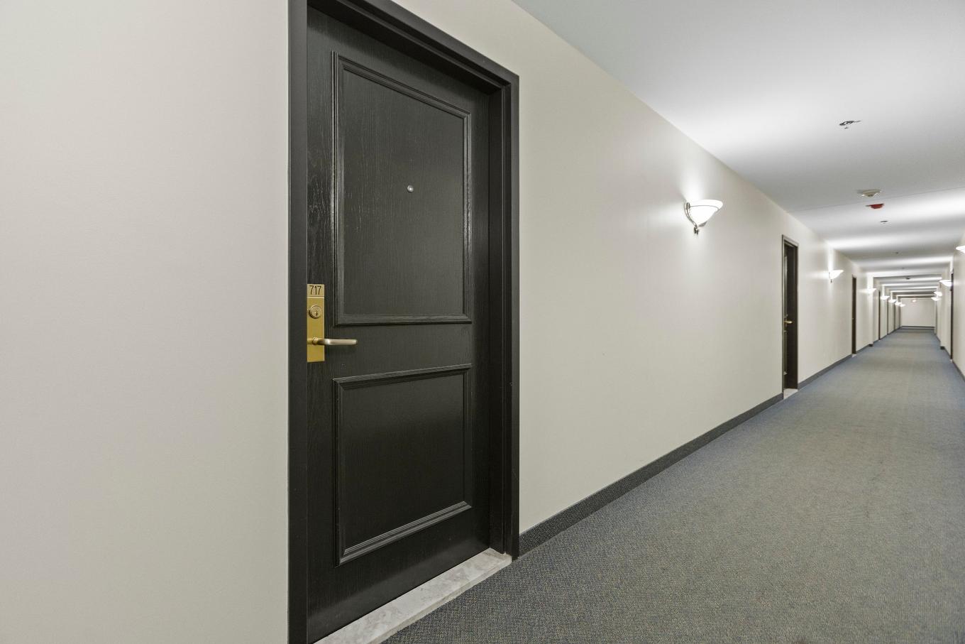 Hall d'entrée/Vestibule - 717-18 Ch. Du Bord-Du-Lac-Lakeshore, Pointe-Claire, QC - Indoor Photo Showing Other Room
