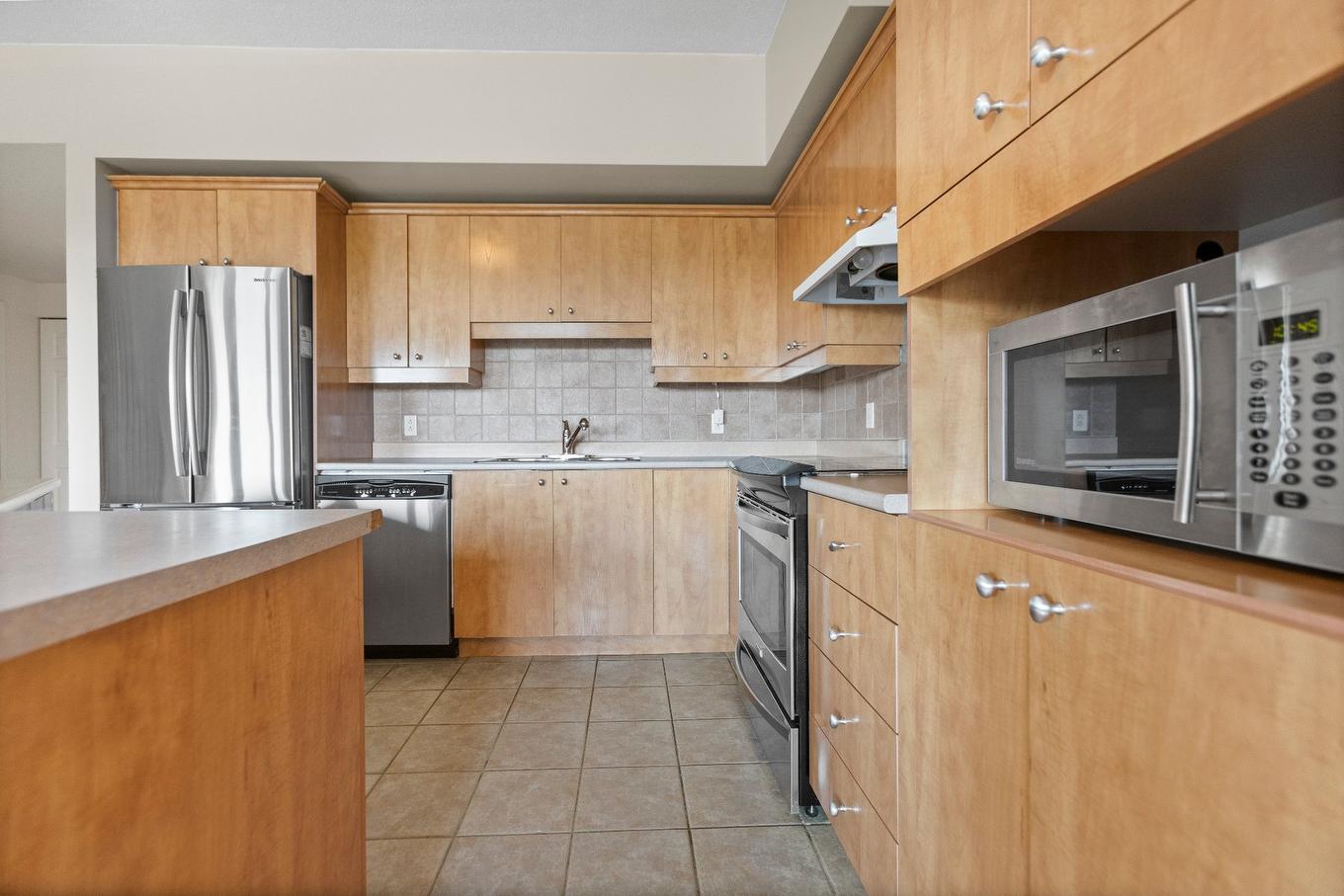 Cuisine - 717-18 Ch. Du Bord-Du-Lac-Lakeshore, Pointe-Claire, QC - Indoor Photo Showing Kitchen