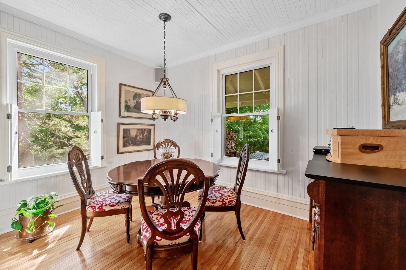 Living room - 169 Ch. Du Tour-Du-Lac, Sainte-Agathe-Des-Monts, QC - Indoor Photo Showing Dining Room