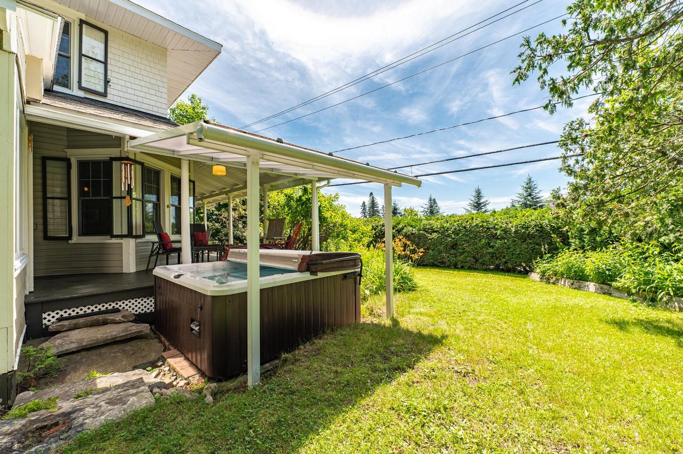 Hot tub - 169 Ch. Du Tour-Du-Lac, Sainte-Agathe-Des-Monts, QC - Outdoor