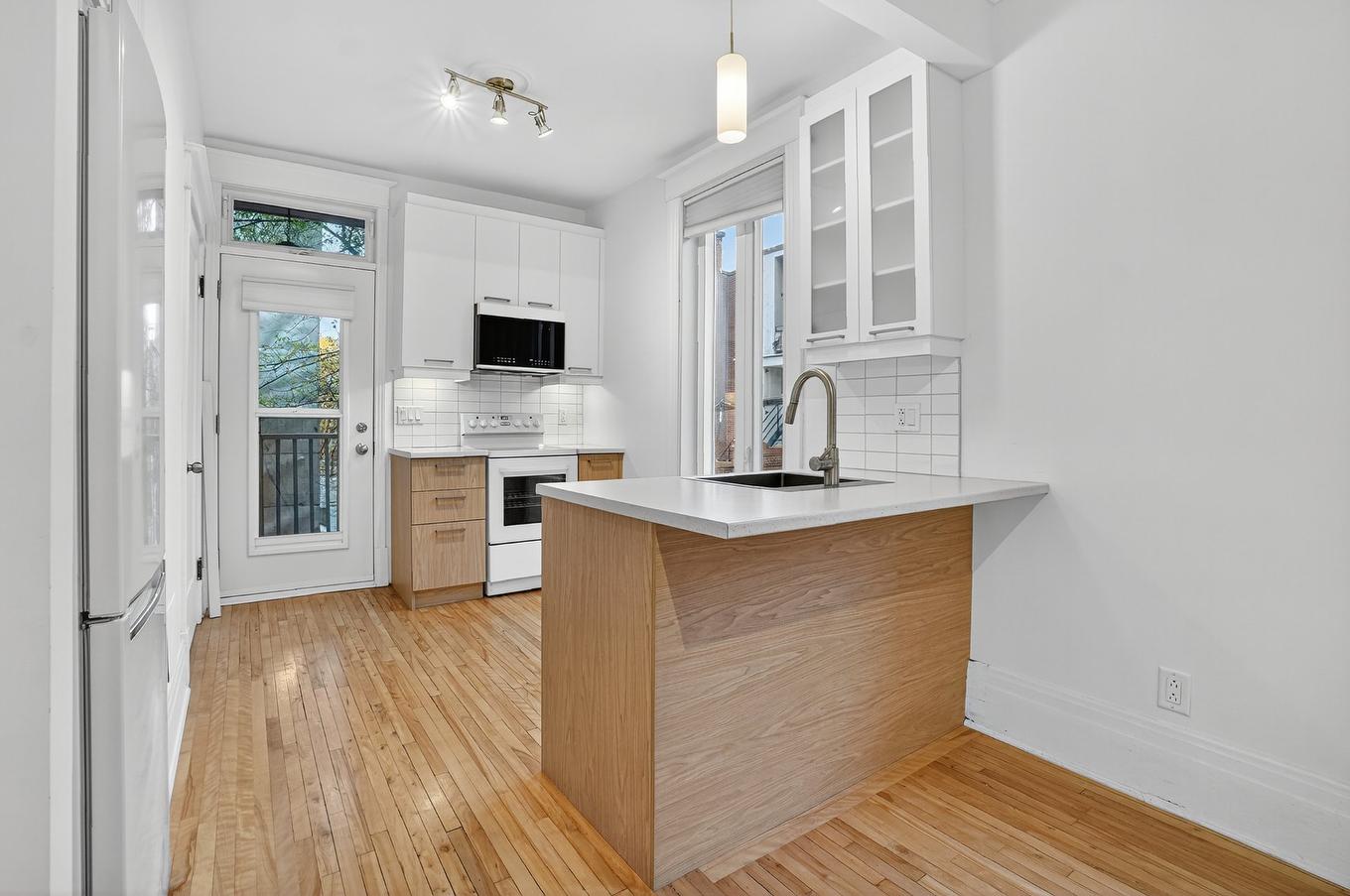 Kitchen - 5015 Rue Fabre, Montréal (Le Plateau-Mont-Royal), QC - Indoor Photo Showing Kitchen With Upgraded Kitchen