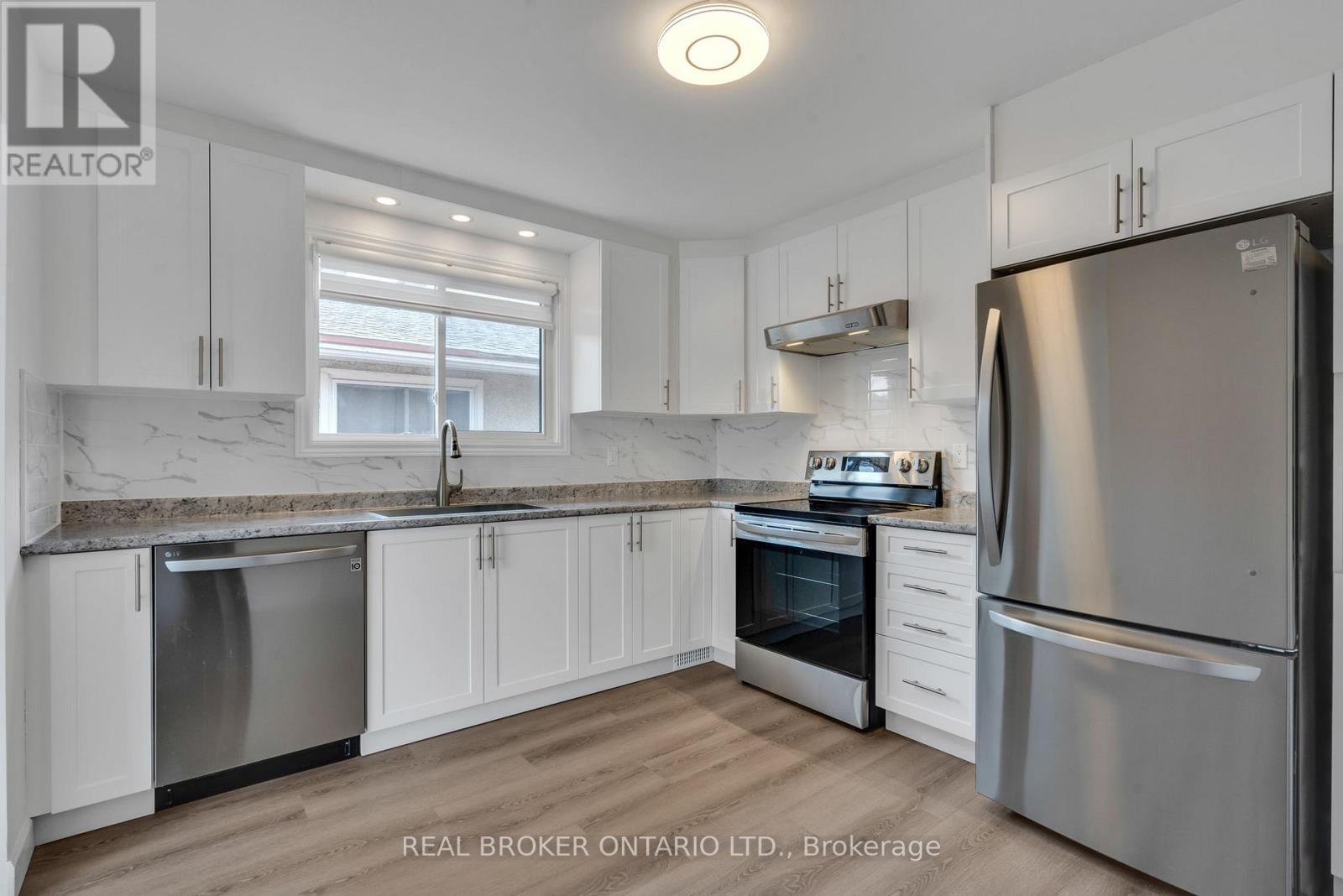 Kitchen with Stainless Steel Appliances - 2659 Conn Street, Ottawa, ON - Indoor Photo Showing Kitchen With Stainless Steel Kitchen With Upgraded Kitchen