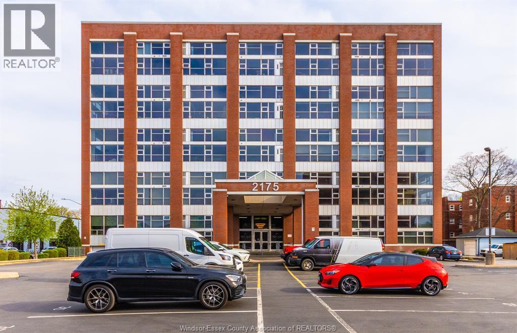 2175 Wyandotte Street East Unit# 303, Windsor, ON - With Facade