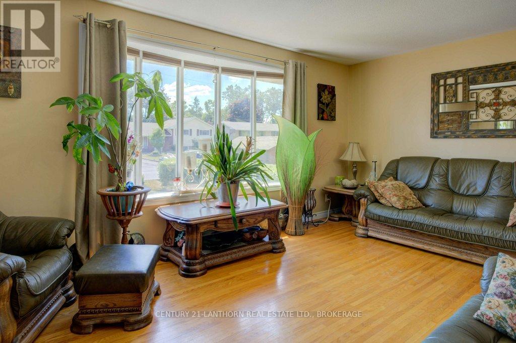 197 King Street, Greater Napanee (Greater Napanee), ON - Indoor Photo Showing Living Room