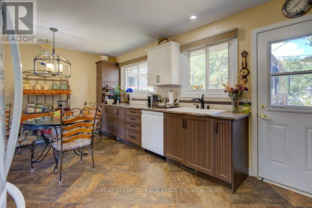 197 King Street, Greater Napanee (Greater Napanee), ON - Indoor Photo Showing Kitchen