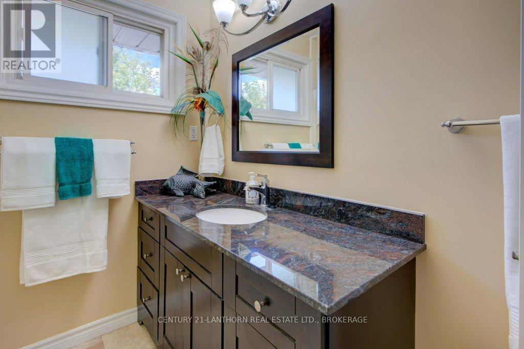 197 King Street, Greater Napanee (Greater Napanee), ON - Indoor Photo Showing Bathroom
