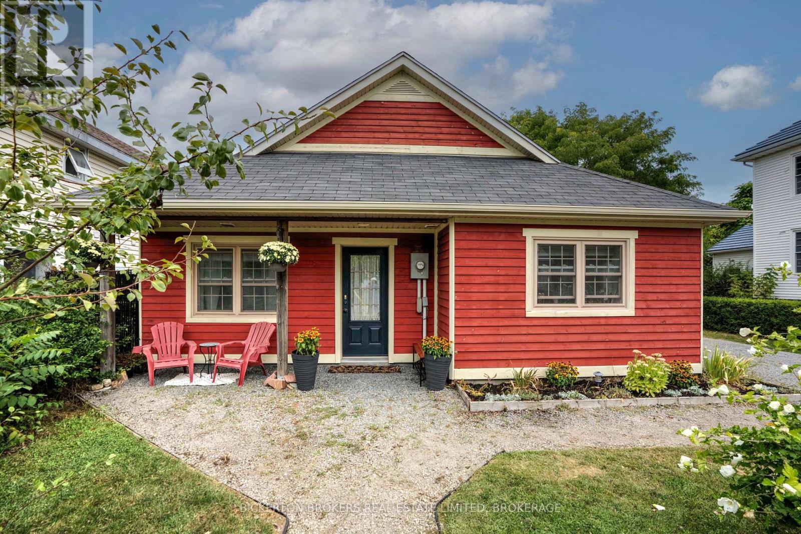 6 Yonge Street, Lansdowne Village, ON - Outdoor