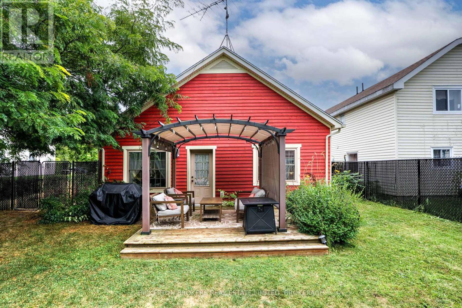 6 Yonge Street, Lansdowne Village, ON - Outdoor