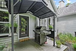 covered BBQ off of kitchen -