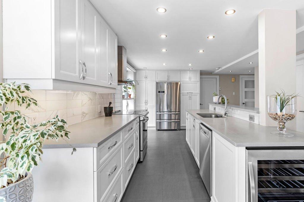 Cuisine - 101-4570 Ch. Des Cageux, Laval (Chomedey), QC - Indoor Photo Showing Kitchen With Upgraded Kitchen