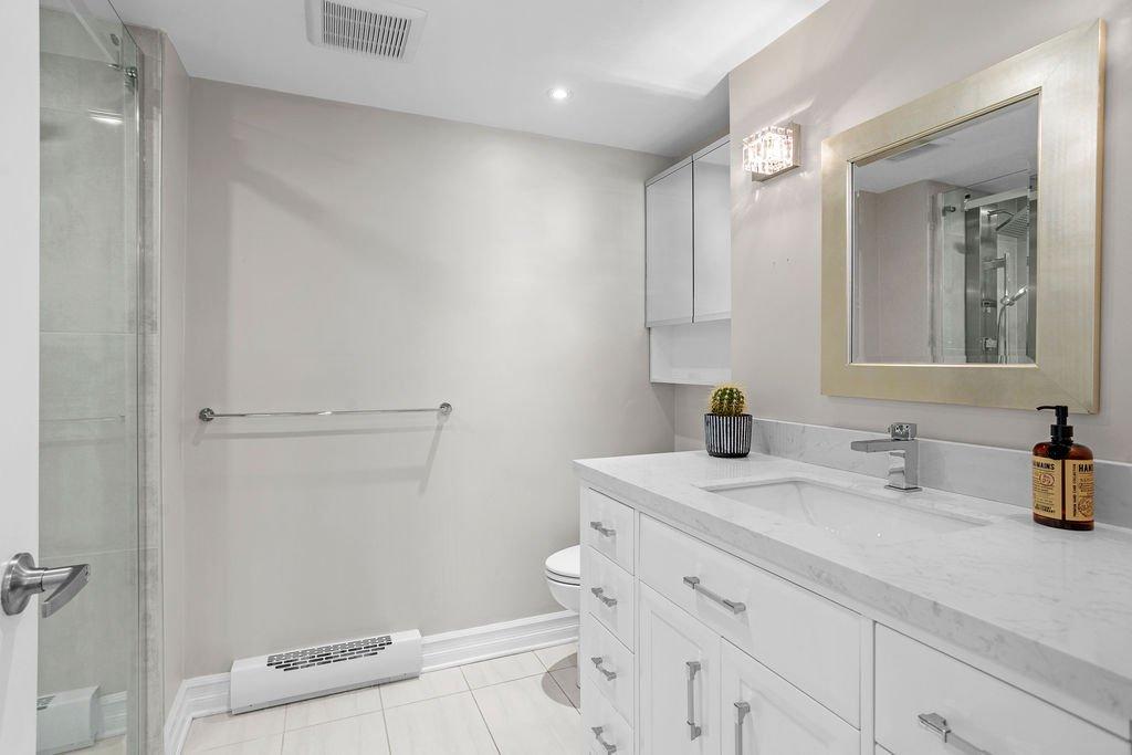 Salle de bains - 101-4570 Ch. Des Cageux, Laval (Chomedey), QC - Indoor Photo Showing Bathroom