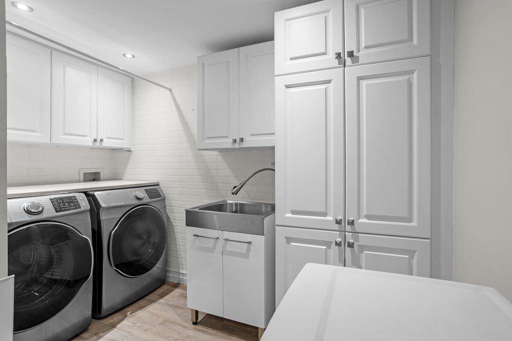 Salle de lavage - 101-4570 Ch. Des Cageux, Laval (Chomedey), QC - Indoor Photo Showing Laundry Room