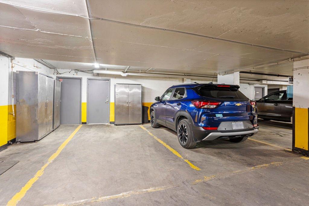 Garage - 101-4570 Ch. Des Cageux, Laval (Chomedey), QC - Indoor Photo Showing Garage