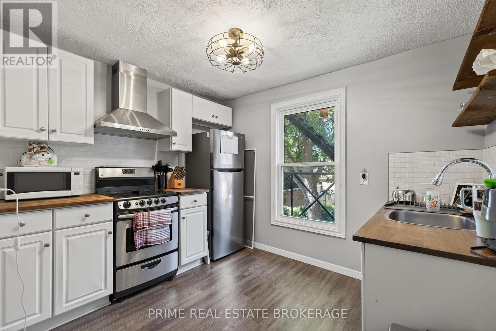 38 Hincks Street, St. Thomas, ON - Indoor Photo Showing Kitchen