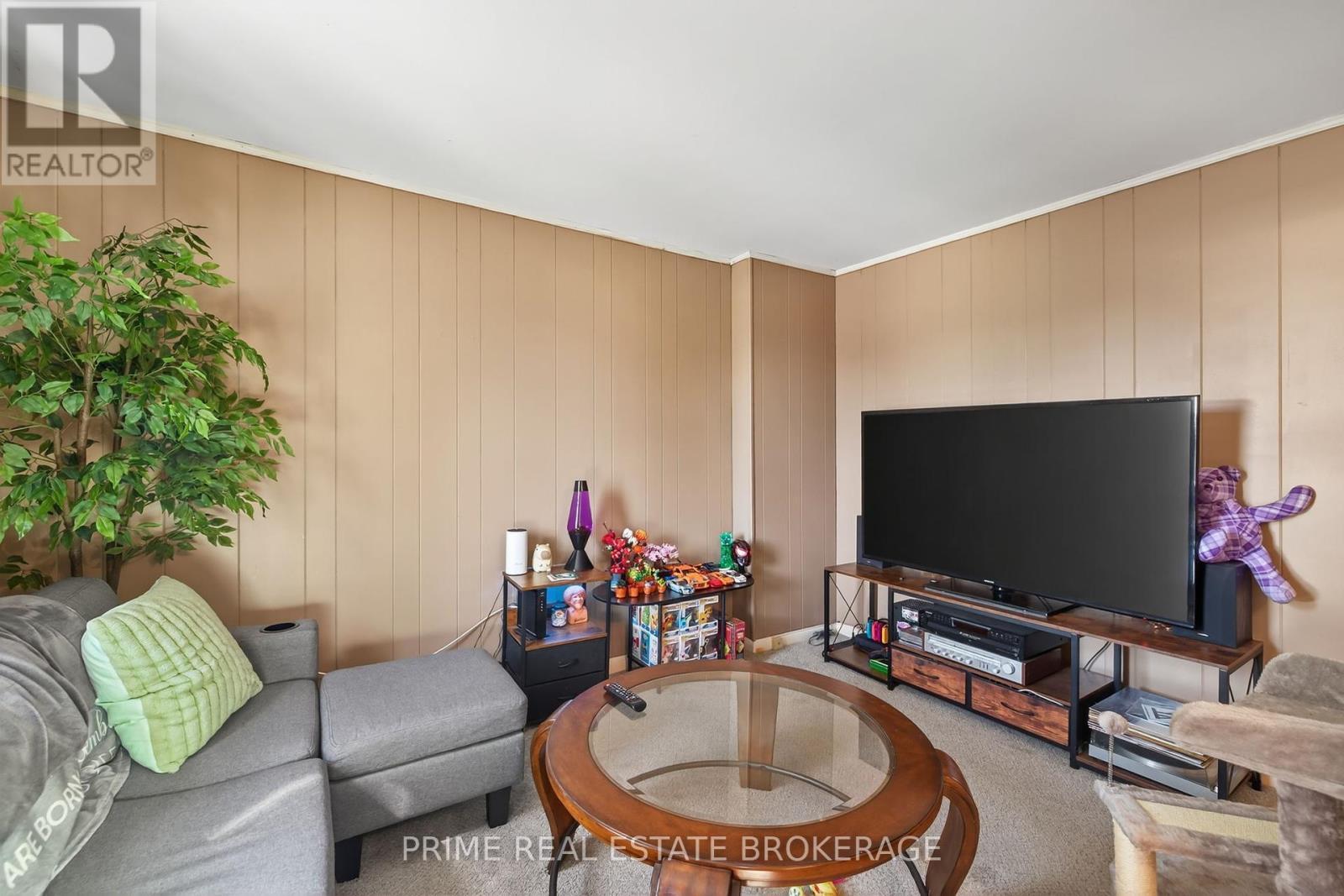 38 Hincks Street, St. Thomas, ON - Indoor Photo Showing Living Room