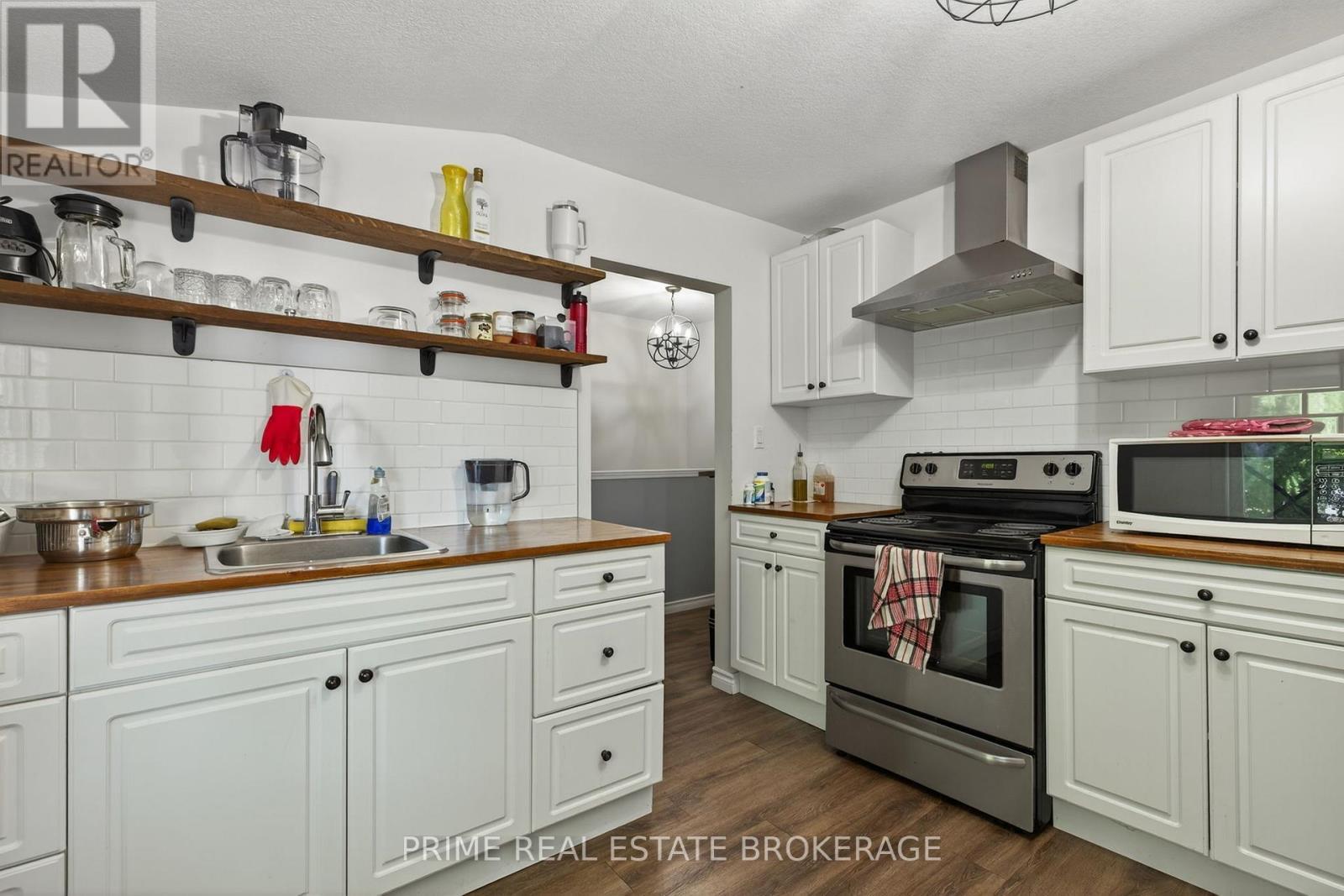 38 Hincks Street, St. Thomas, ON - Indoor Photo Showing Kitchen