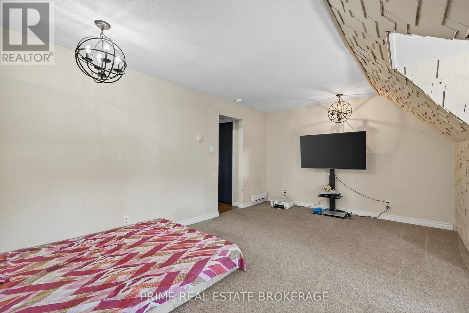 38 Hincks Street, St. Thomas, ON - Indoor Photo Showing Bedroom