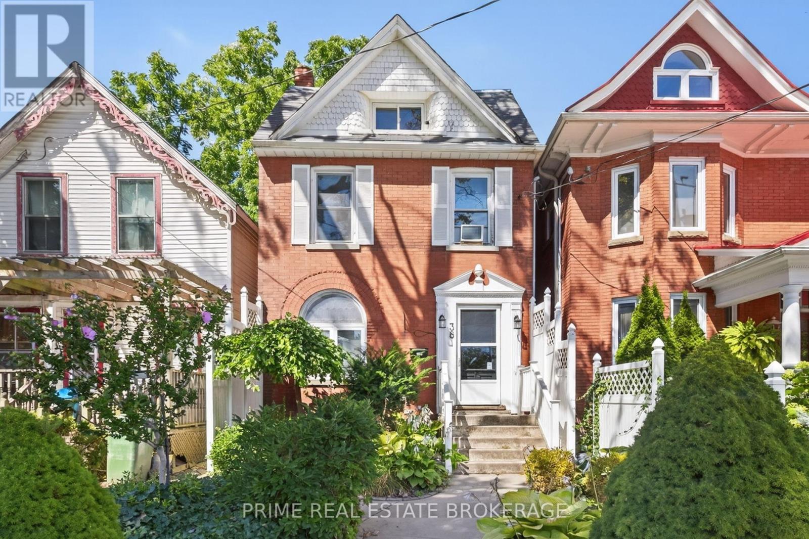 38 Hincks Street, St. Thomas, ON - Outdoor With Facade