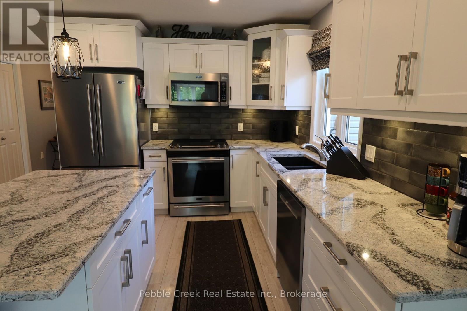61 Lake Breeze Drive, Ashfield-Colborne-Wawanosh (Colborne), ON - Indoor Photo Showing Kitchen With Double Sink With Upgraded Kitchen