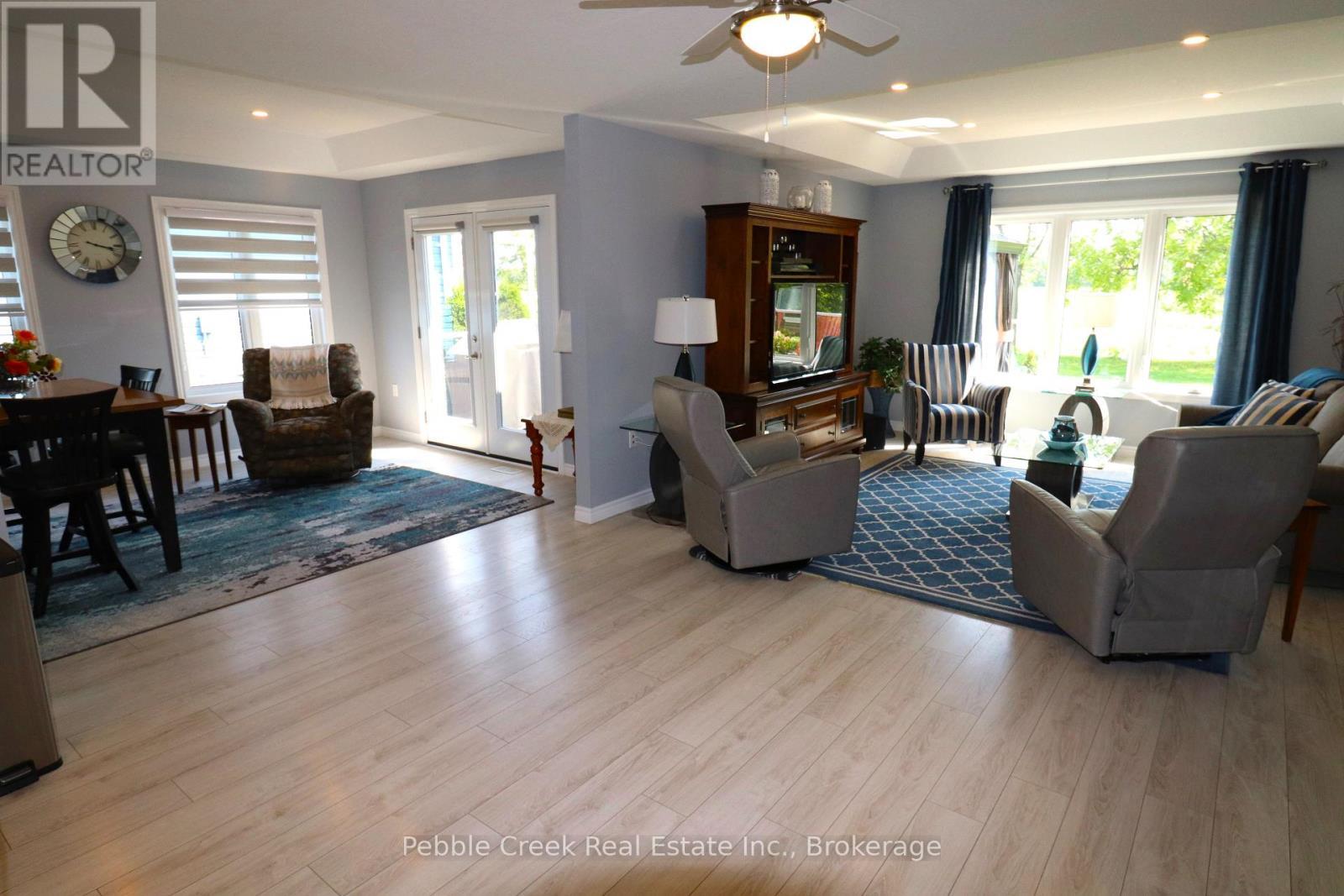61 Lake Breeze Drive, Ashfield-Colborne-Wawanosh (Colborne), ON - Indoor Photo Showing Living Room