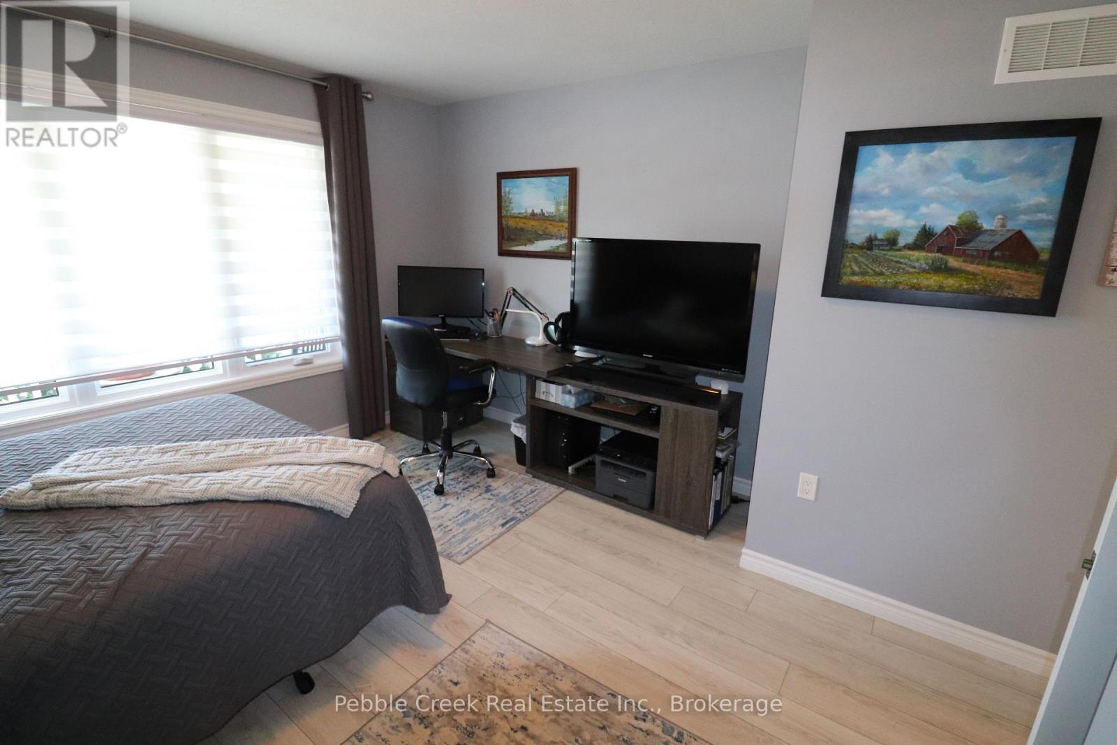61 Lake Breeze Drive, Ashfield-Colborne-Wawanosh (Colborne), ON - Indoor Photo Showing Bedroom
