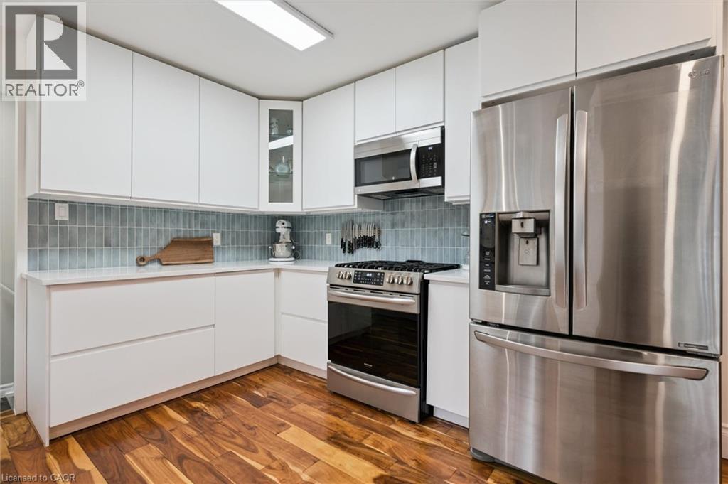 37 Victoria Crescent, Fergus, ON - Indoor Photo Showing Kitchen With Upgraded Kitchen