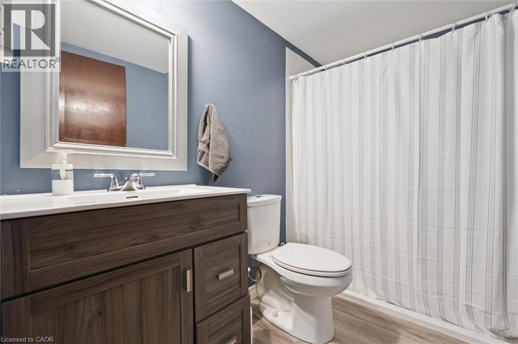 37 Victoria Crescent, Fergus, ON - Indoor Photo Showing Bathroom