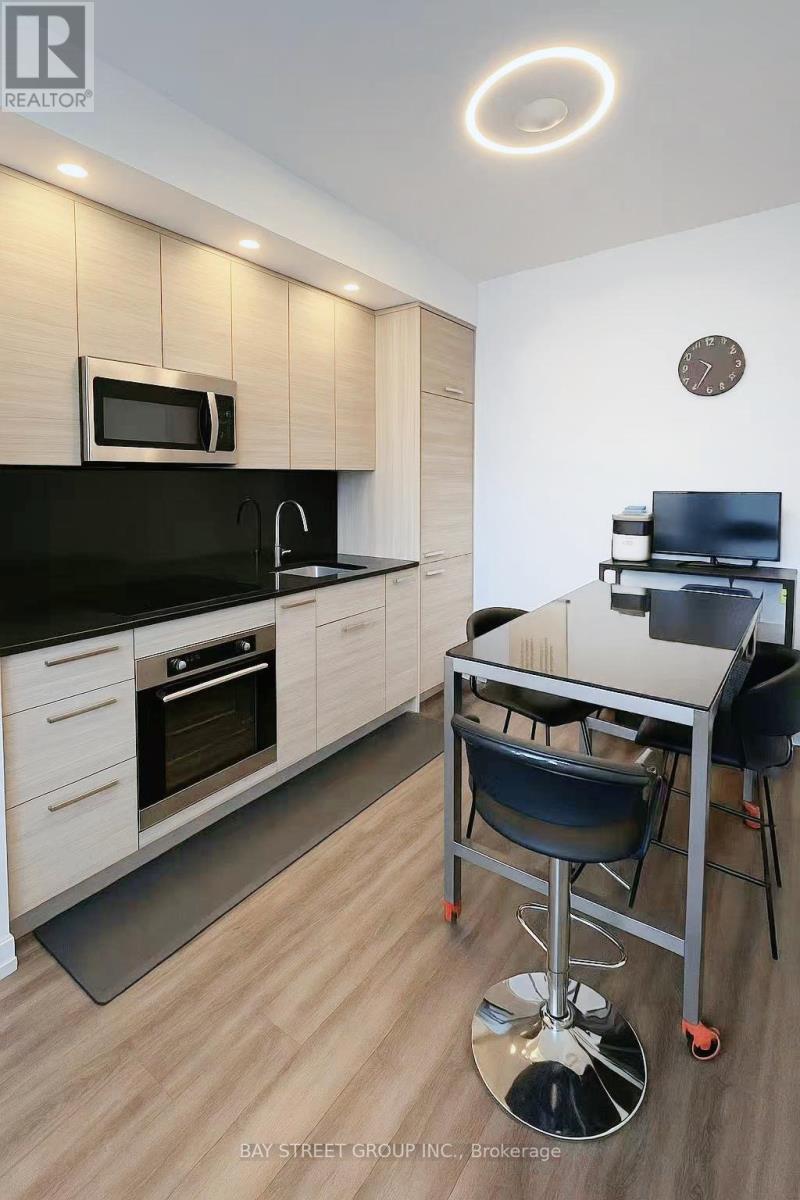 1206 - 75 Canterbury Place, Toronto, ON - Indoor Photo Showing Kitchen