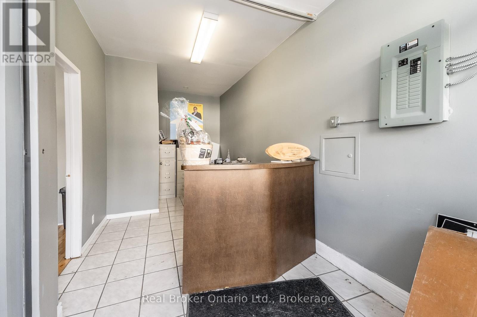 26 Queen Street E, Cambridge, ON