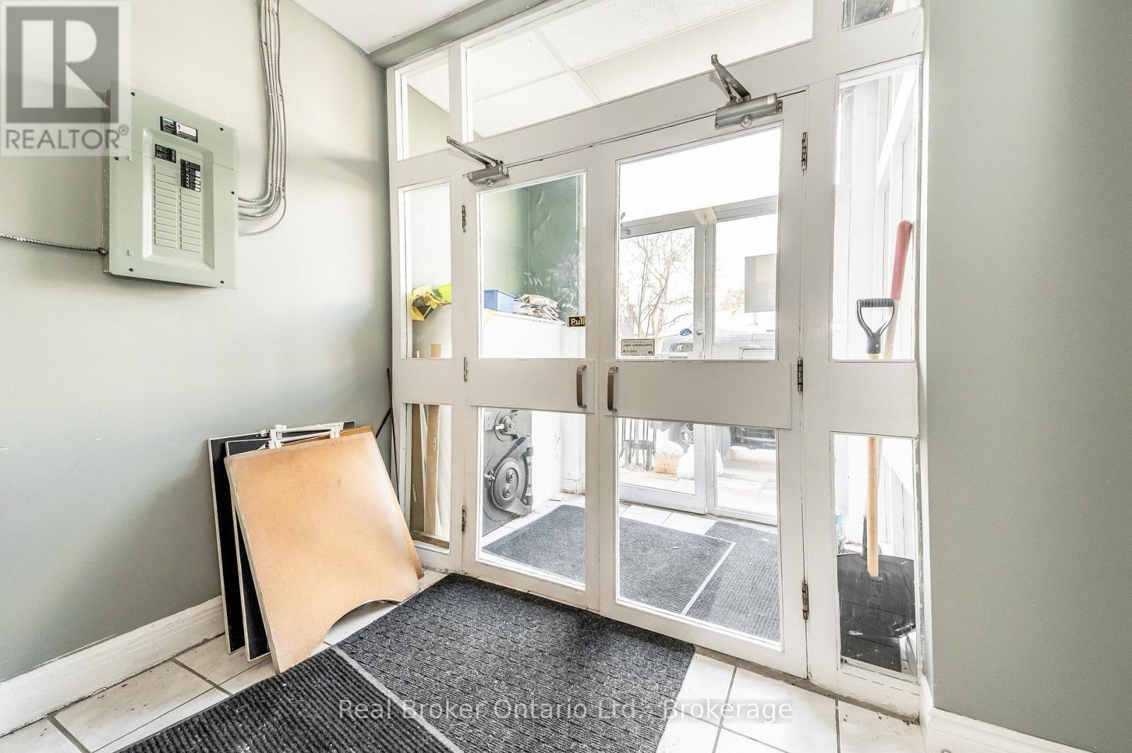 26 Queen Street E, Cambridge, ON