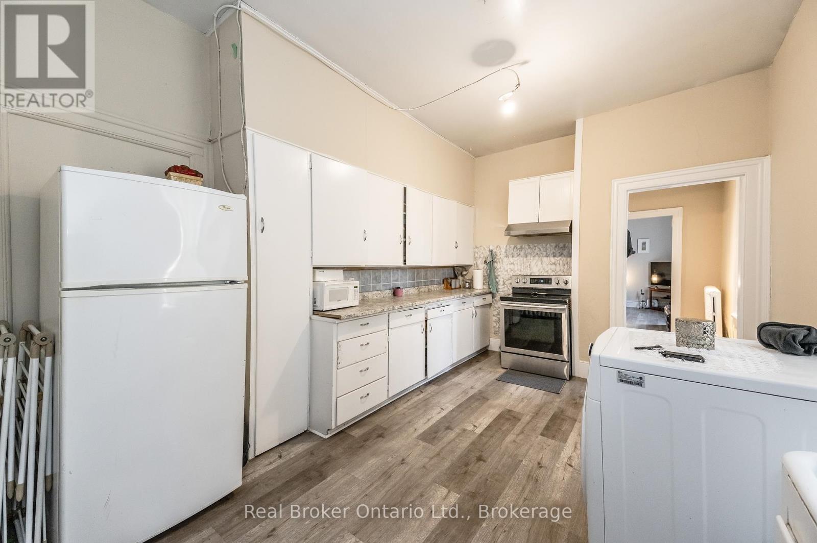 26 Queen Street E, Cambridge, ON