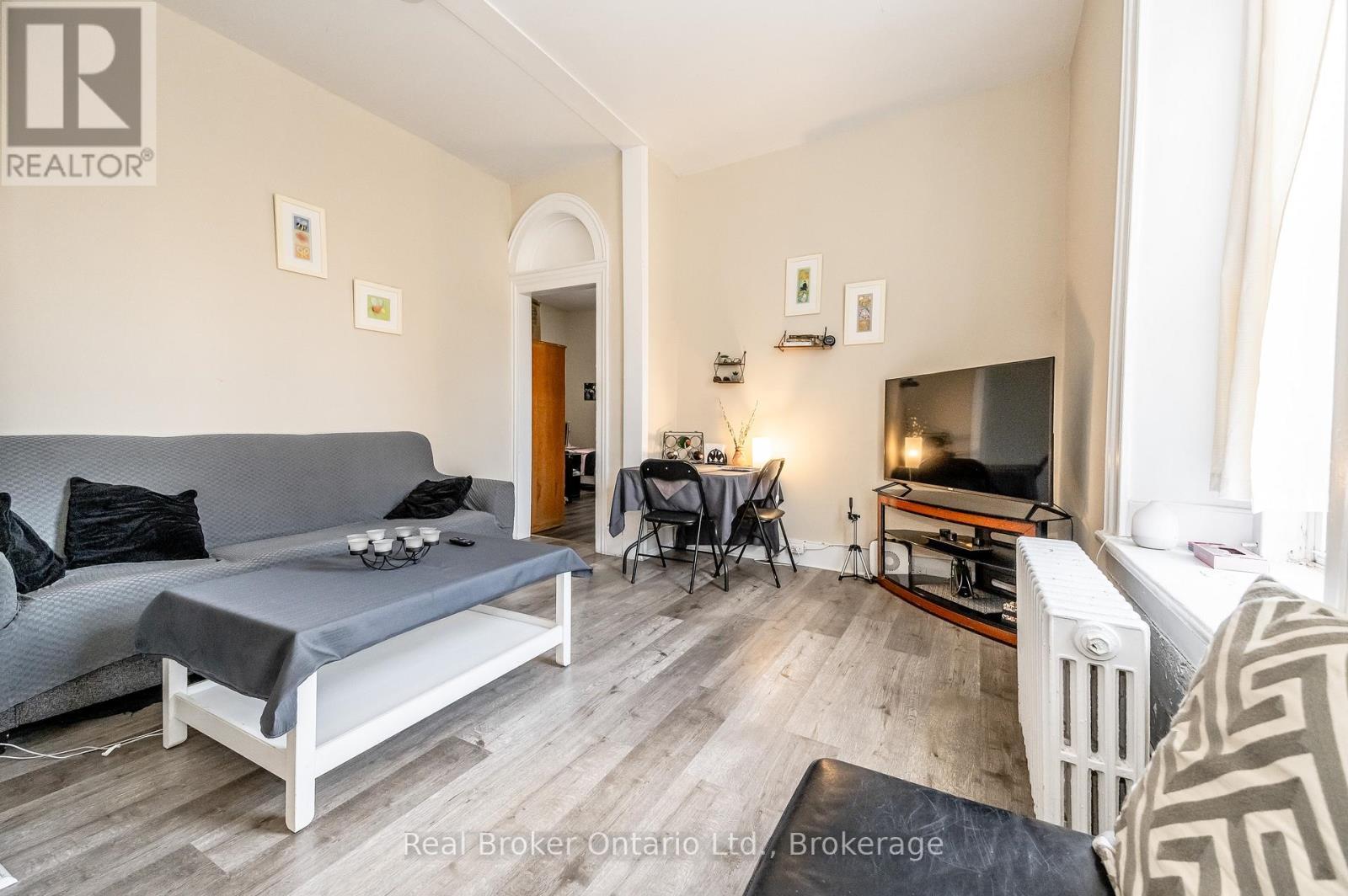 26 Queen Street E, Cambridge, ON