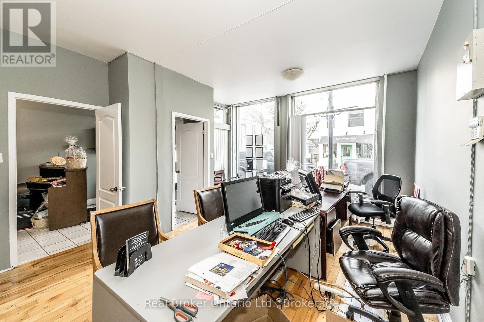 26 Queen Street E, Cambridge, ON