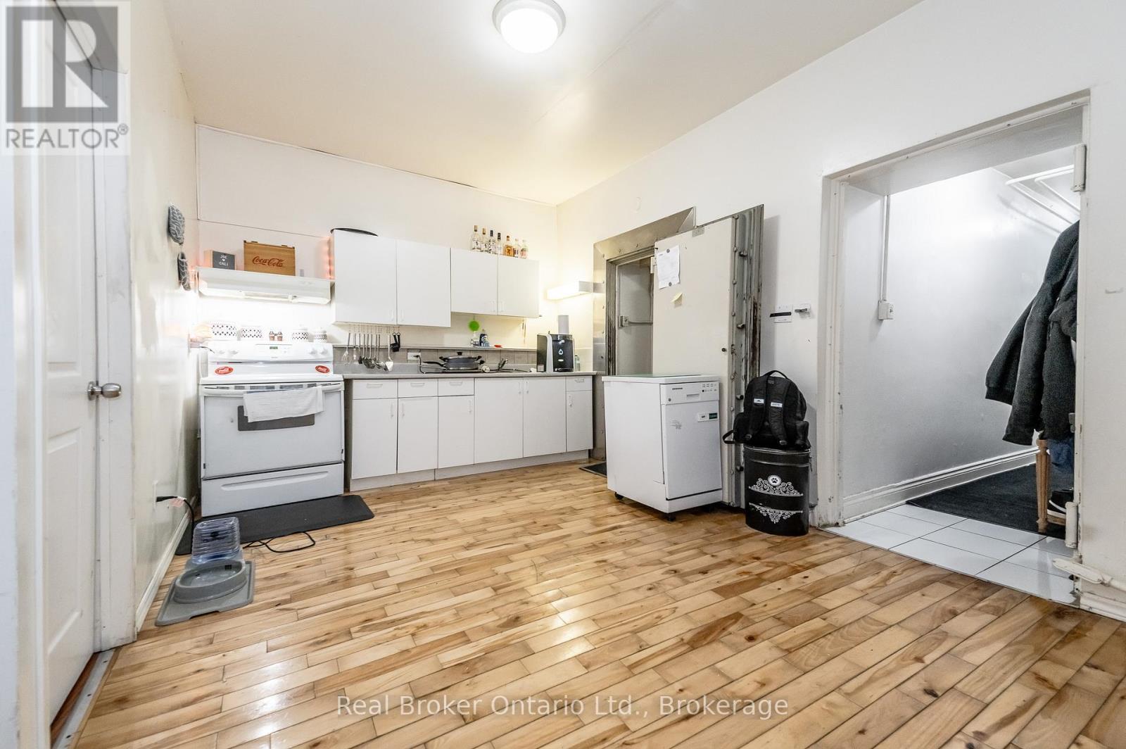 26 Queen Street E, Cambridge, ON