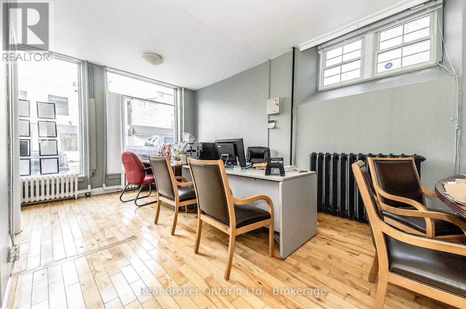 26 Queen Street E, Cambridge, ON