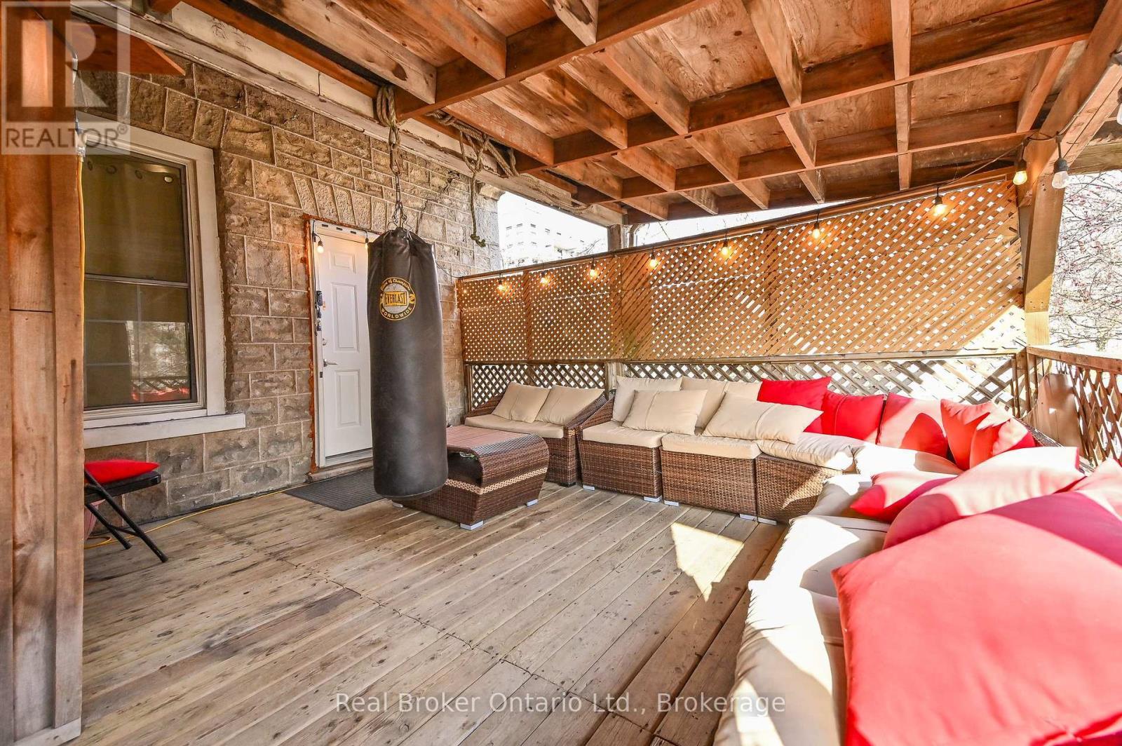 26 Queen Street E, Cambridge, ON