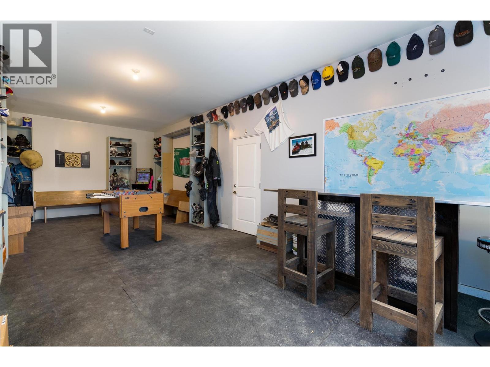 7630 97A Highway, Mara, BC - Indoor Photo Showing Other Room