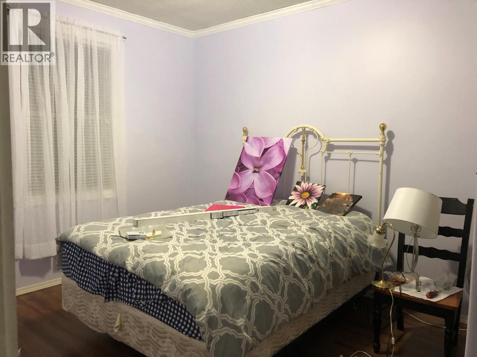 7630 97A Highway, Mara, BC - Indoor Photo Showing Bedroom